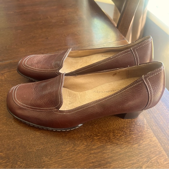 SoftSpots 10W Slip-on Brown Leather Low Heel Loafers NWOT Softly Comfortable - Picture 8 of 12